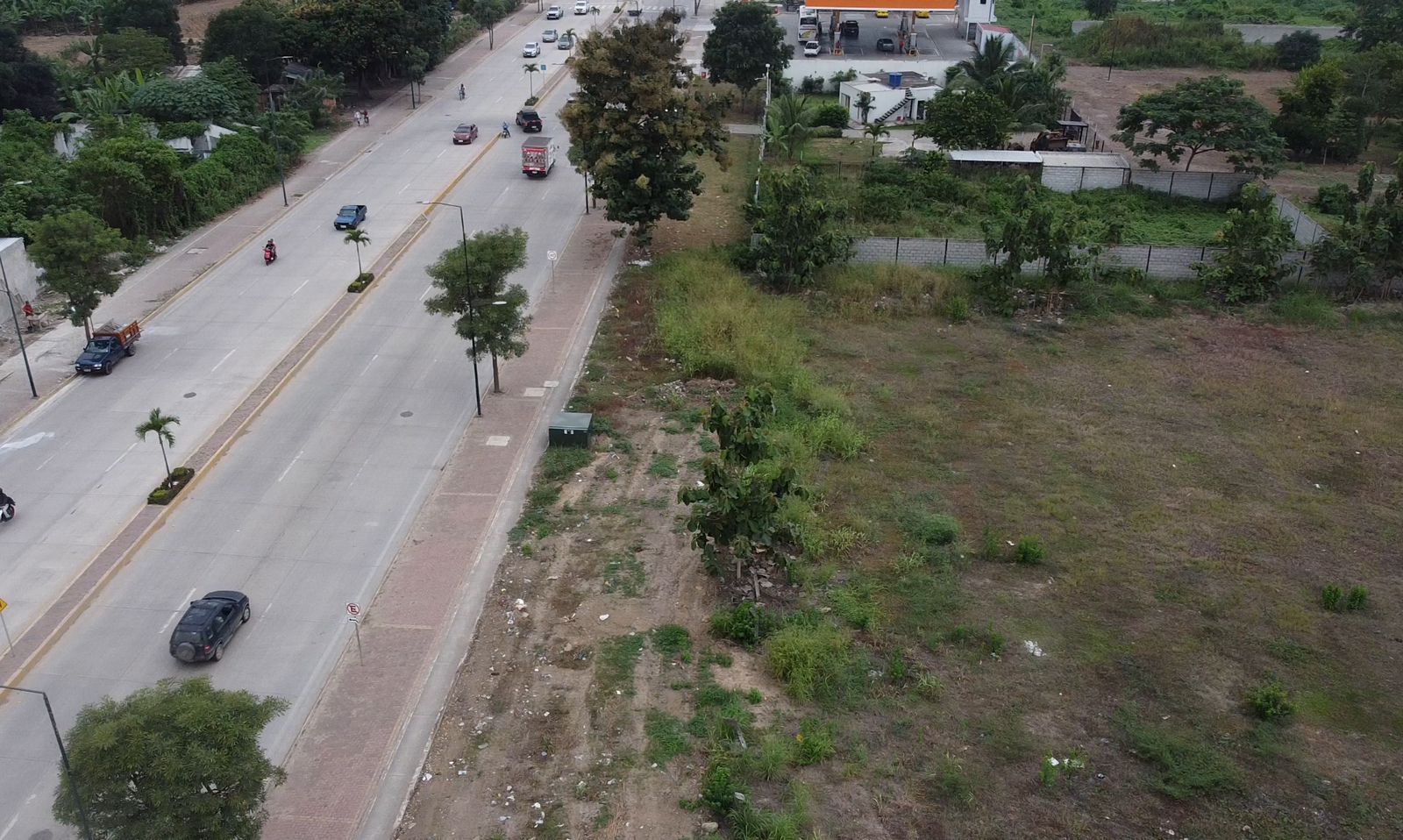 Terreno-en-venta-sobre-via-principal-de-machala-4
