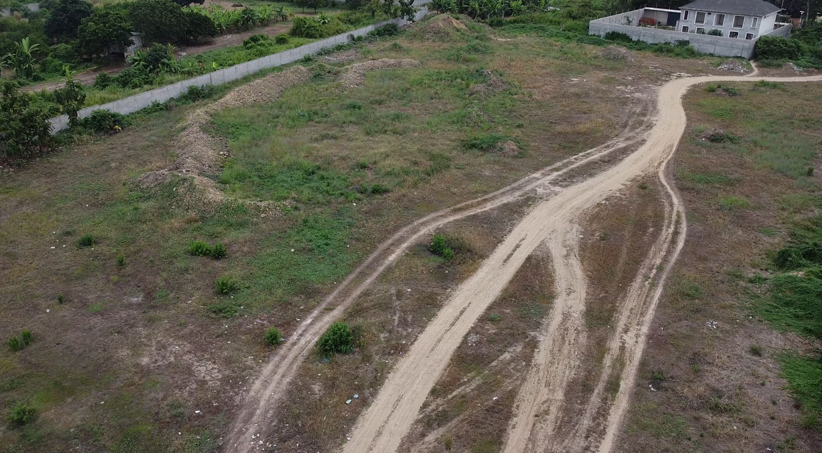 Terreno-en-venta-sobre-via-principal-de-machala-5